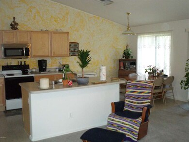 Kitchen Offers Eat-In Nook & Bkfst Bar