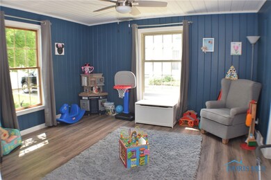 305 W College Ave, Woodville, OH 43469 - photo 4