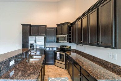 Kitchen w/ gorgeous granite