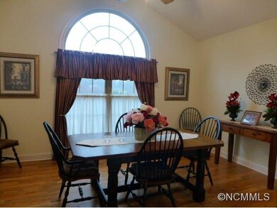 Formal dining w/pocket door