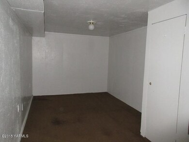 561-832480-basement additional room 1
