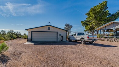 6 Huge 30' x 40' insulated garage!