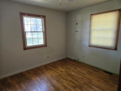 904 W Columbus St, Mount Ayr, IA 50854 - photo 6