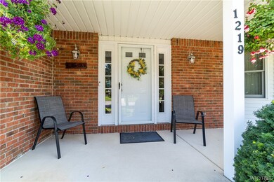 1219 Doebler Dr, North Tonawanda, NY 14120 - photo 2