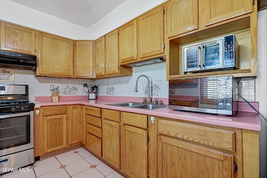 7952 Broadway Dr, El Paso, TX 79915 - photo 6