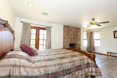 Master Bedroom2
