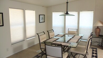 Dinig room-facing lake