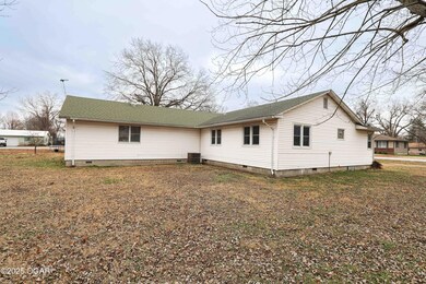 202 Arbor Dr, Lamar, MO 64759 - photo 5