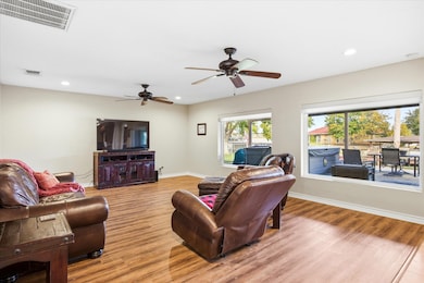 502 Tahiti Dr, Granbury, TX 76048 - photo 6