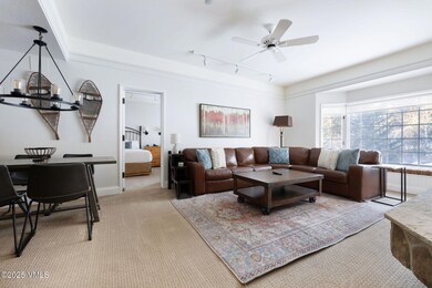 charter_b330_interior_living_a