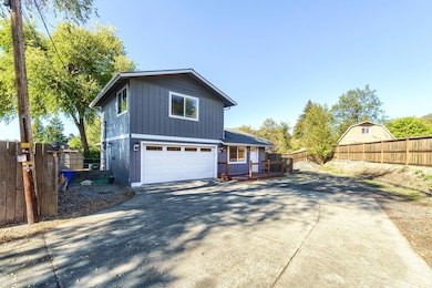 1034 NE Savage St, Grants Pass, OR 97526 - photo 3