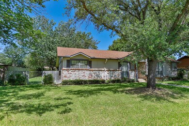 1007 Rosedale Dr, Gainesville, TX 76240 - photo 3