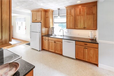 178 Lippitt Ave, Cranston, RI 02921 - photo 2