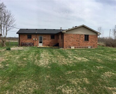 11185 N Division Rd, Fountaintown, IN 46130 - photo 6