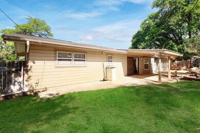 108 Glenwood Dr, Fredericksburg, TX 78624 - photo 5