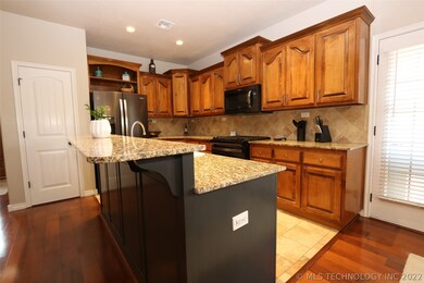 1715 W Vicksburg Place, Broken Arrow, OK 74011 - photo 4