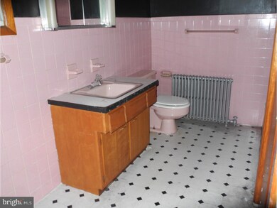 230 W Ridge St, Coaldale, PA 18218 - photo 4