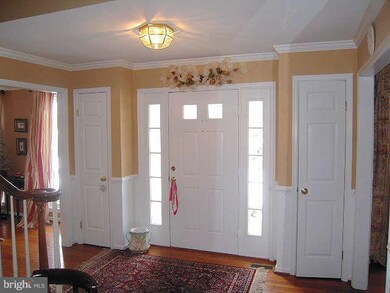 15465 Waters Creek Dr, Centreville, VA 20120 - photo 4