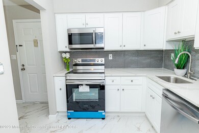 606 Wellington Place, Matawan, NJ 07747 - photo 5