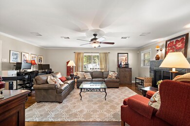 8350 Leafy Ln, Houston, TX 77055 - photo 5