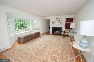 7605 Curving Ln, Towson, MD 21204 - photo 4