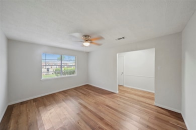 606 Debbie Ln, Alvin, TX 77511 - photo 3