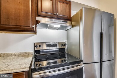8502 Barrington Ct unit G, Springfield, VA 22152 - photo 5