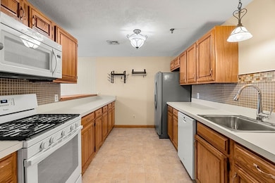 132 W Meadow Rd unit 18, Haverhill, MA 01832 - photo 5