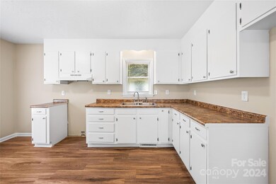 1114 8th St, Statesville, NC 28677 - photo 4