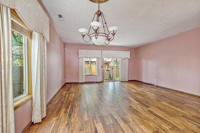 210 willowbend clse up dining liv. rm to