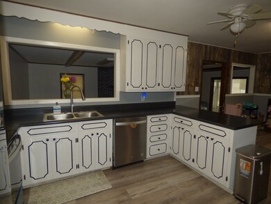 215 Shelly Dr, McComb, MS 39648 - photo 4