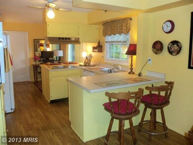 8718 Graystone Ln, Laurel, MD 20708 - photo 4