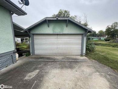 310 S 12th St, Centerville, IA 52544 - photo 3