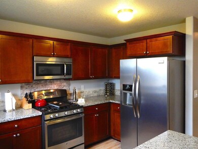 932 NW 1st Ave, Canby, OR 97013 - photo 2