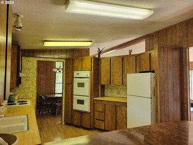 479 Heather Ln, Roseburg, OR 97471 - photo 2