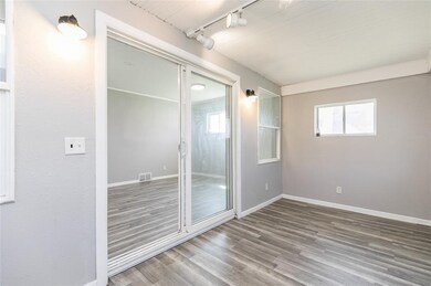 1721 2nd St SW, Cedar Rapids, IA 52404 - photo 5