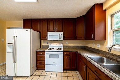 9410 Loch Leven Ct, Laurel, MD 20723 - photo 3