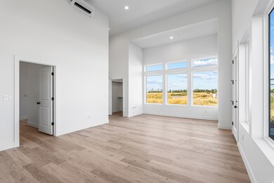 1493 W Burke Ln unit 101, Farmington, UT 84025 - photo 2