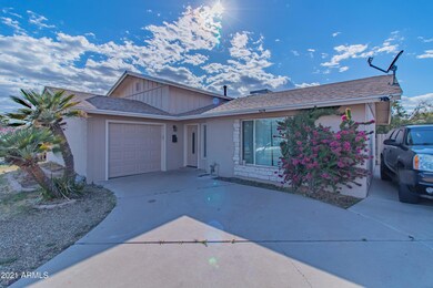 14220 N 33rd Ave (3 of 25)