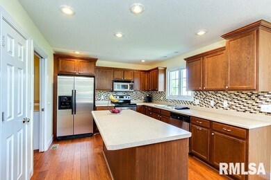 1616 W 67th St, Davenport, IA 52806 - photo 4