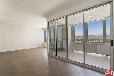 5670 Wilshire Blvd unit PH3, Los Angeles, CA 90036 - photo 5