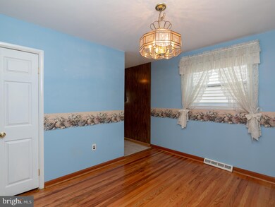20 N Ridgeway Ave, Glenolden, PA 19036 - photo 5