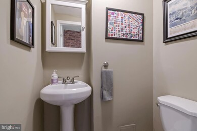 905 8th St NE, Washington, DC 20002 - photo 4