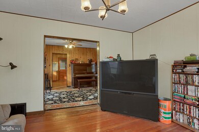 471 S 4th St, Chambersburg, PA 17201 - photo 3