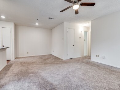 1307 Willoughby Ln unit 5410, Arlington, TX 76011 - photo 5