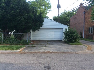 2 car garage w/ new opener
