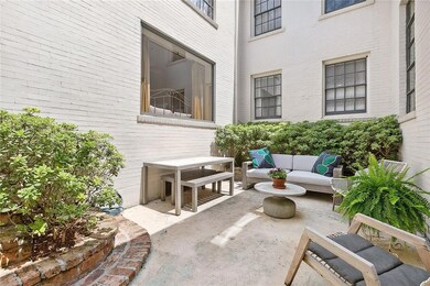 PRIVATE 318 sq ft COURTYARD!