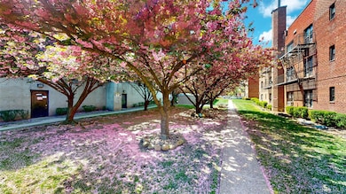 52-21 39th Rd unit 2B, Woodside, NY 11377 - photo 3