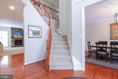 42277 Providence Ridge Dr, Chantilly, VA 20152 - photo 5