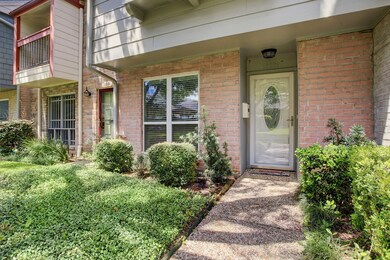 10229 Longmont Dr unit 34, Houston, TX 77042 - photo 2